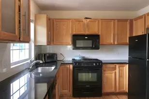 104 Lesley Ln, Crystal Lake, IL 60014 - Photo 2