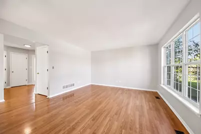 1084 Viewpoint Drive, Lake in the Hills, IL 60156 - Photo 8