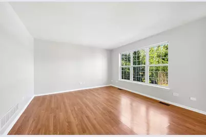 1084 Viewpoint Drive, Lake in the Hills, IL 60156 - Photo 6