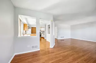 1084 Viewpoint Dr, Lake in the Hills, IL 60156 - Photo 10