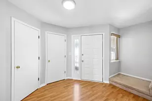 1084 Viewpoint Dr, Lake in the Hills, IL 60156 - Photo 4
