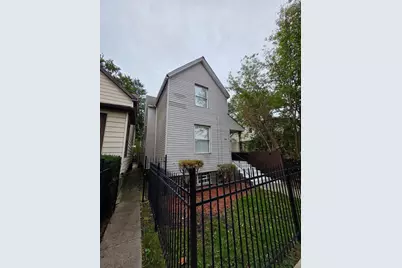 8013 S Marquette Avenue, Chicago, IL 60617 - Photo 2