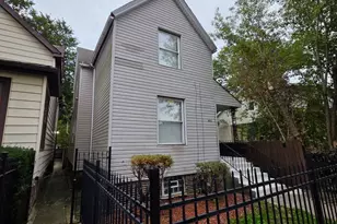 8013 S Marquette Ave, Chicago, IL 60617 - Photo 2