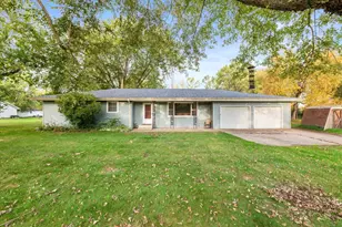 962 N Schmidt Rd, Braidwood, IL 60408 - Photo 1