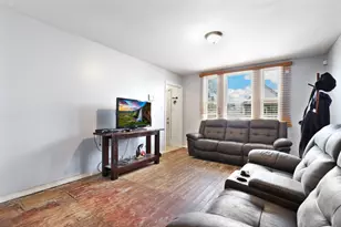 227 154th Pl, Calumet City, IL 60409 - Photo 2