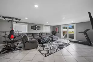 8560 W Clara Dr, Niles, IL 60714 - Photo 6
