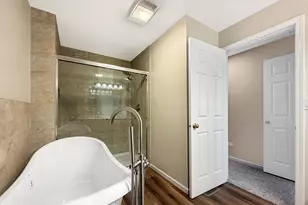 2103 N Coldspring Rd, Arlington Heights, IL 60004 - Photo 10