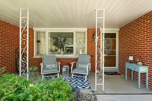 1326 Park Dr, Montgomery, IL 60538 - Photo 2