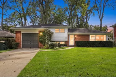 221 W Sheridan Place, Lake Bluff, IL 60044 - Photo 1