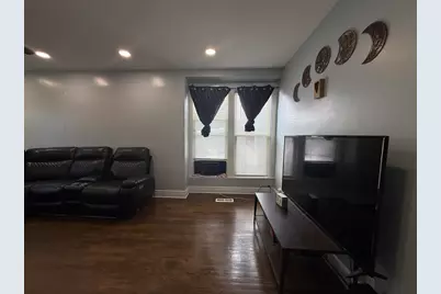 7931 S Muskegon Avenue, Chicago, IL 60617 - Photo 4