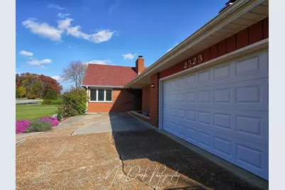 2323 N Sheridan Road, Waukegan, IL 60087 - Photo 2