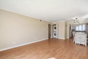 9510 S 86th Ave, Hickory Hills, IL 60457 - Photo 4