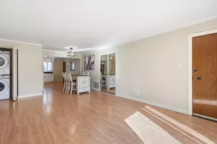 9510 S 86th Ave, Hickory Hills, IL 60457 - Photo 6