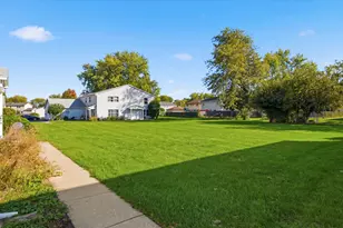 1312 S Glen Cir, Aurora, IL 60506 - Photo 18