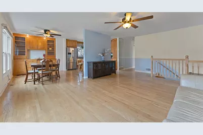 309 Plymouth Lane NW, Bloomingdale, IL 60108 - Photo 4
