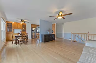 309 Plymouth Ln NW, Bloomingdale, IL 60108 - Photo 4