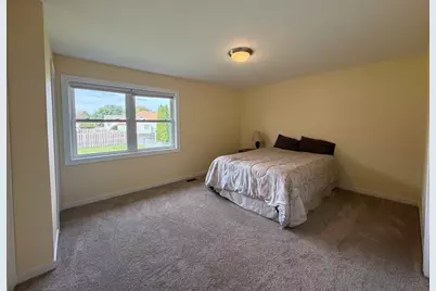 219 Newport Trail, McHenry, IL 60050 - Photo 6