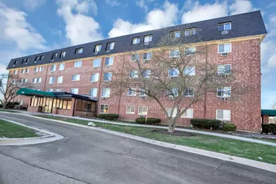 5011 Valley Lane #304, Streamwood, IL 60107 - Photo 2