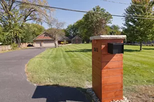 5S571 S Tuthill Rd, Naperville, IL 60563 - Photo 2