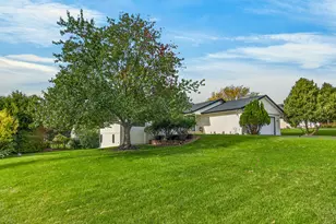 5437 Friendswood Ct, Rockford, IL 61114 - Photo 4