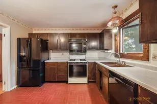1013 Cardiff Dr, Crystal Lake, IL 60014 - Photo 6
