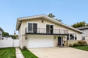 10932 S Kilbourn Ave, Oak Lawn, IL 60453 - Photo 2