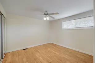 945 Shattuck Ln, Schaumburg, IL 60194 - Photo 12