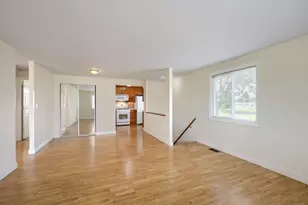 945 Shattuck Ln, Schaumburg, IL 60194 - Photo 4