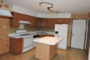 2480 Frost Dr, Aurora, IL 60503 - Photo 4