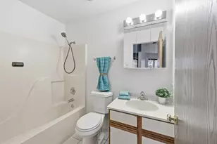4305 W Shamrock Ln, McHenry, IL 60050 - Photo 14