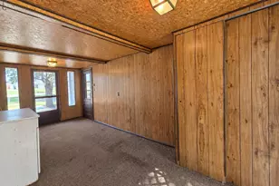 961 E North St, Ashkum, IL 60911 - Photo 8