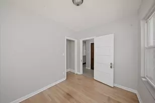 5742 N Rockwell St, Chicago, IL 60659 - Photo 10