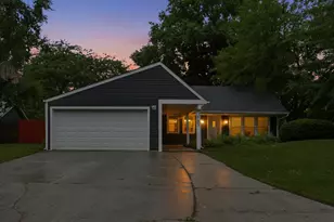 165 Arrowhead Ln, Bolingbrook, IL 60440 - Photo 4