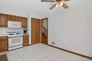 1520 W Holtz Ave, Addison, IL 60101 - Photo 8