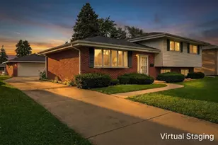 1520 W Holtz Ave, Addison, IL 60101 - Photo 2