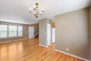 2509 Rosehall Ln, Aurora, IL 60503 - Photo 6