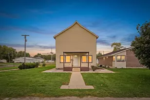 523 W 9th St, Gibson City, IL 60936 - Photo 2