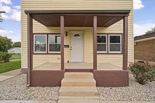 523 W 9th St, Gibson City, IL 60936 - Photo 6
