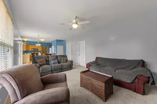 253 Carlton Mews Ct, Sugar Grove, IL 60554 - Photo 8