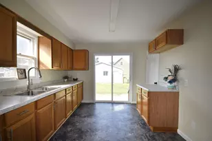 116 W 11th St, Streator, IL 61364 - Photo 6