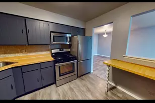 105 Gregory St, Aurora, IL 60504 - Photo 4