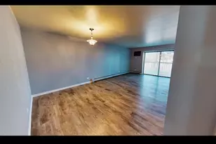 105 Gregory St, Aurora, IL 60504 - Photo 2