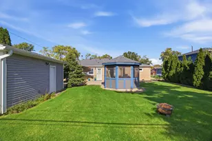 665 Illinois Blvd, Hoffman Estates, IL 60169 - Photo 36