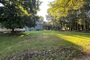 38W596 Highland Ave, Elgin, IL 60124 - Photo 2