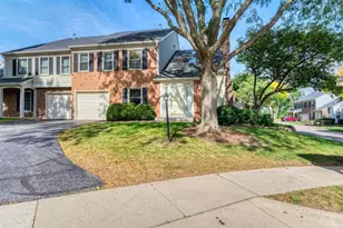 167 Bright Ridge Dr, Schaumburg, IL 60194 - Photo 2