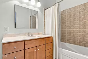 400 W Ontario St, Chicago, IL 60654 - Photo 16
