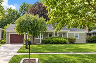 292 Indian Hill Dr, Buffalo Grove, IL 60089 - Photo 1