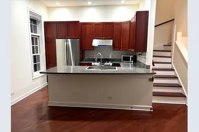 1064 W Chestnut Street, Chicago, IL 60642 - Photo 2