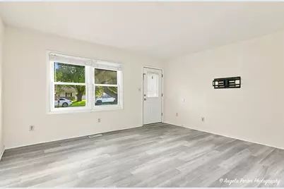 1815 Beach Road, McHenry, IL 60050 - Photo 2