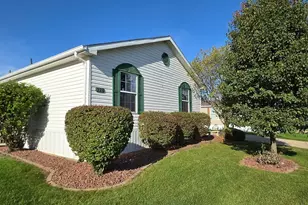 928 Holly Dr, Manteno, IL 60950 - Photo 2